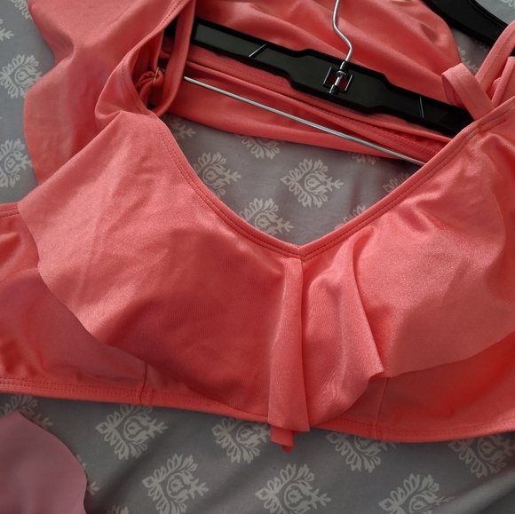 2 piece ruffle bathing suit - Picture 1 of 5